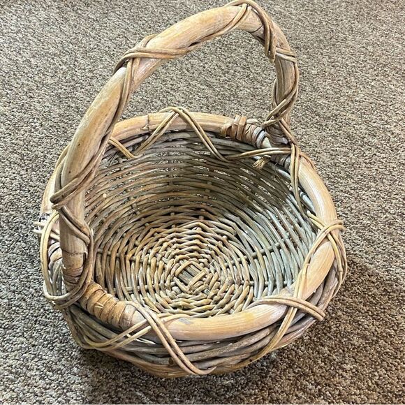 Rustic Primitive Home Decor Organized Tan Basket with Handle Wicker And Bamboo - Picture 2 of 15